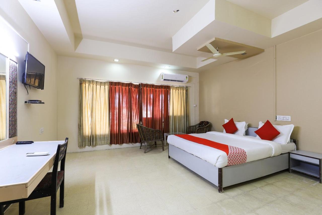 Oyo Hotel Park Veraval Exterior foto